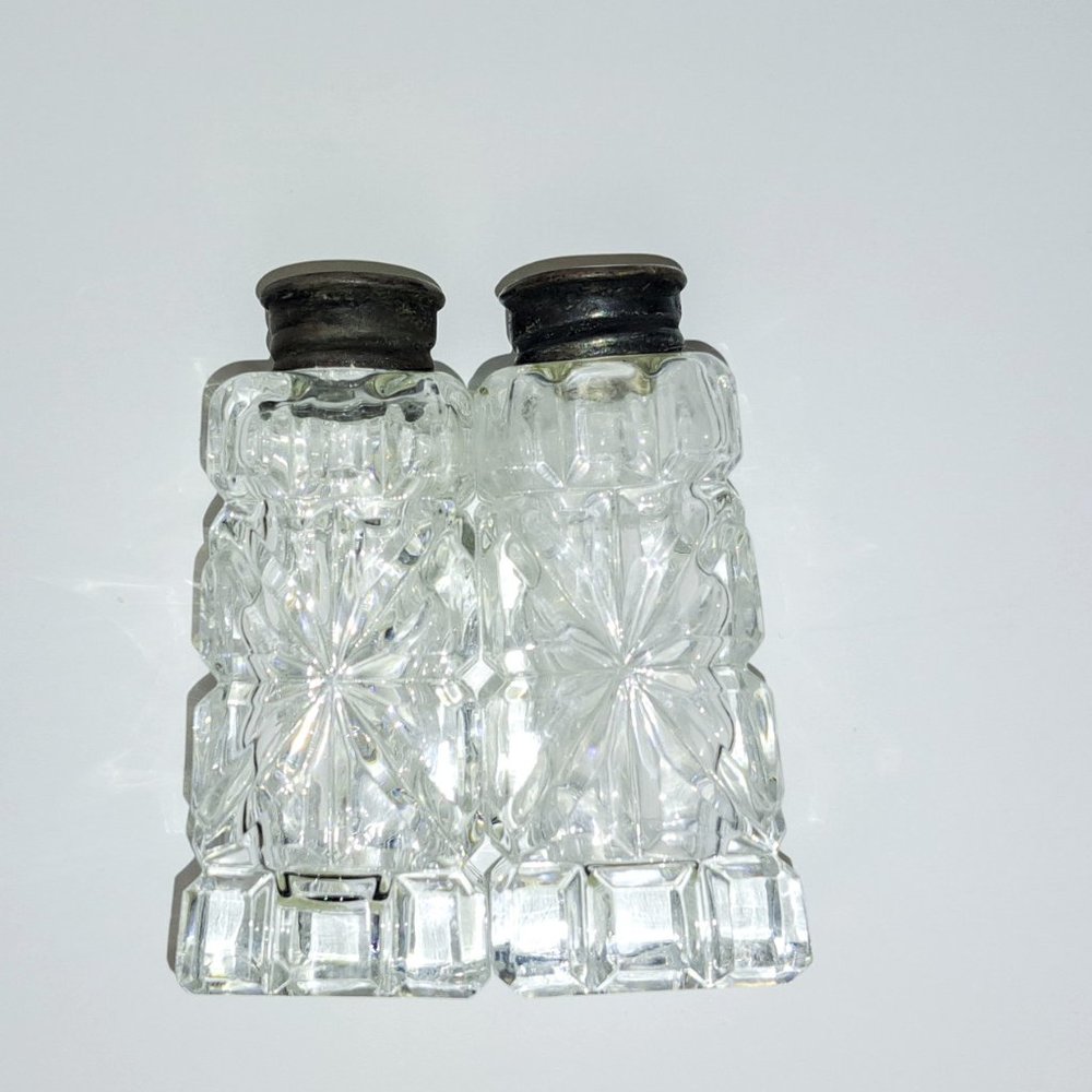 Vintage Salt and Pepper shakers in cut glass - Rare